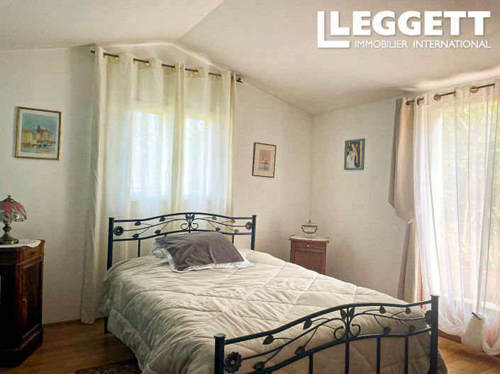 Image No.6-6 Bed House for sale