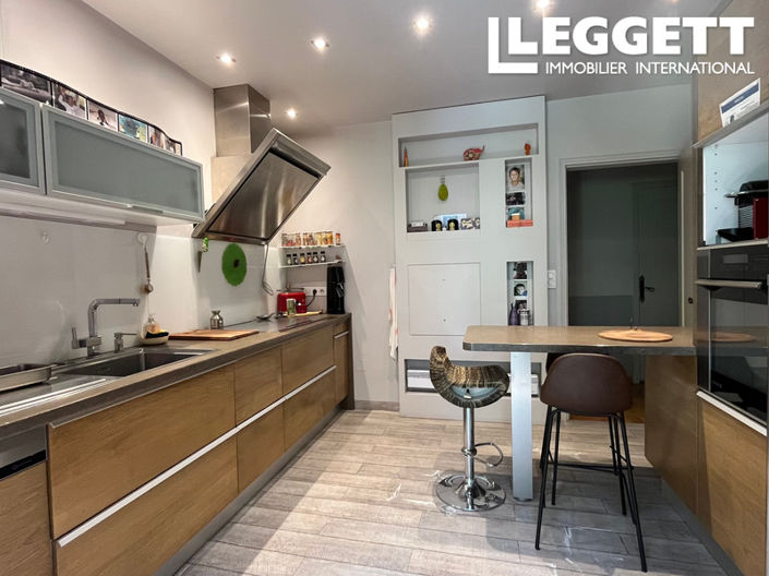 Image No.6-4 Bed House for sale