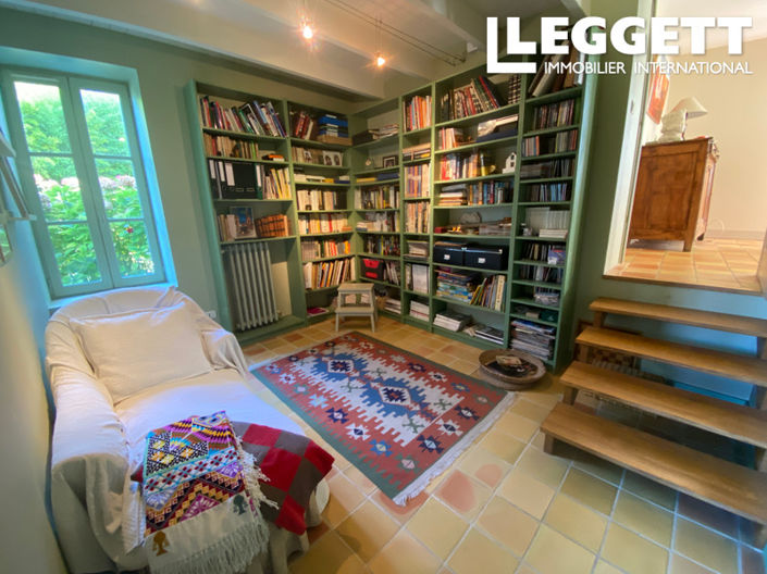 Image No.10-3 Bed House for sale