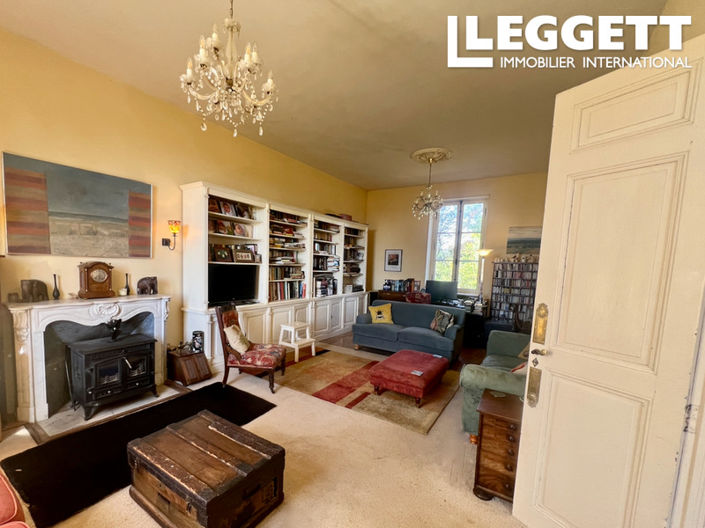 Image No.10-6 Bed House for sale