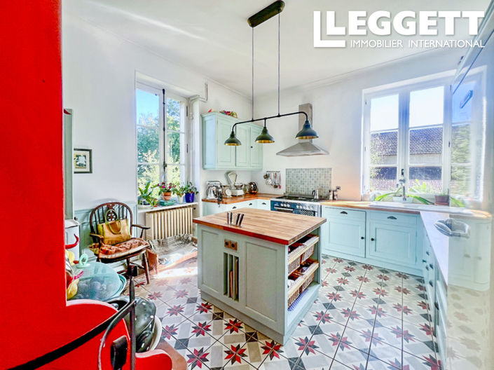 Image No.5-6 Bed House for sale