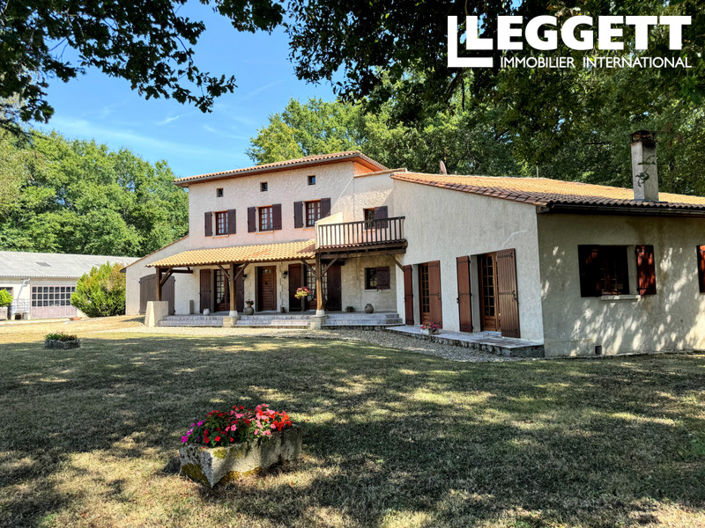 Image No.1-Maison de 4 chambres à vendre à Charente
