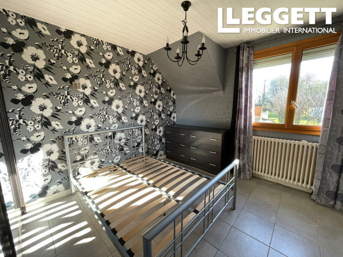 Image No.8-7 Bed House for sale