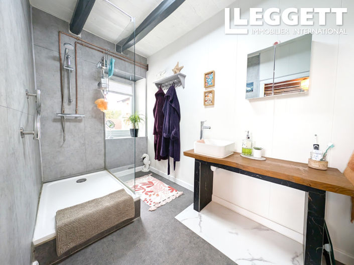 Image No.8-3 Bed House for sale