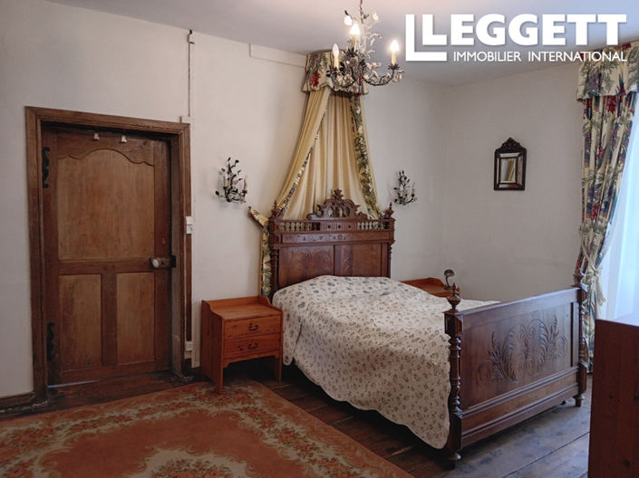 Image No.8-6 Bed House for sale