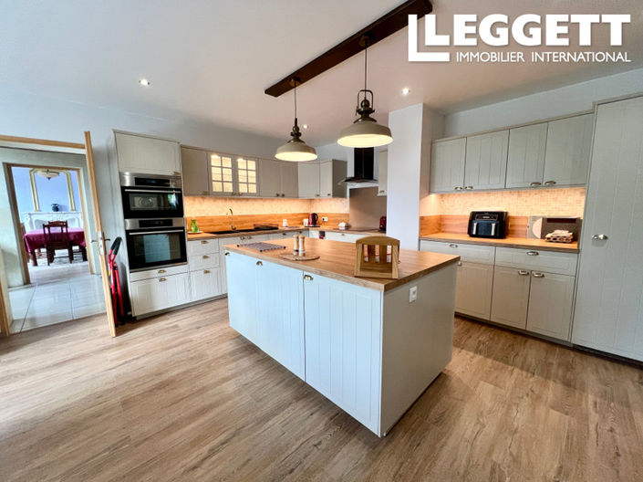 Image No.2-5 Bed House for sale