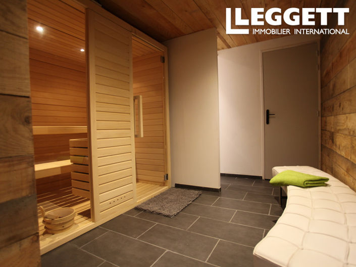 Image No.9-Châteaux de 14 chambres à vendre à Orne