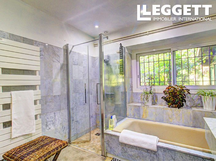 Image No.8-6 Bed House for sale