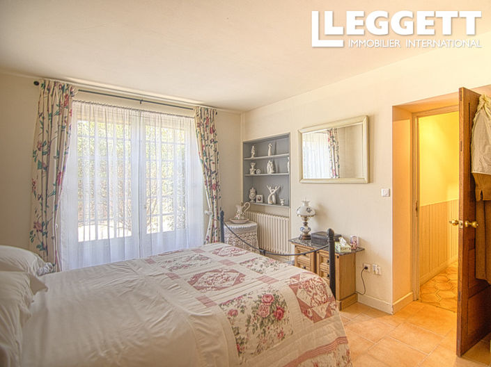 Image No.5-2 Bed House for sale