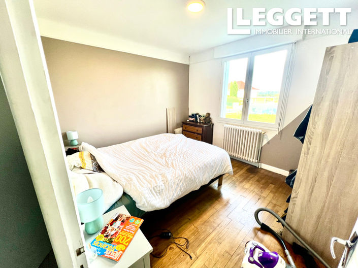 Image No.6-4 Bed House for sale