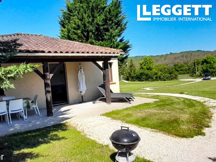 Image No.1-Commercial de 8 chambres à vendre à Léobard