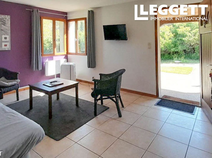 Image No.6-8 Bed Commercial for sale