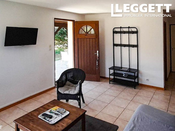 Image No.7-8 Bed Commercial for sale