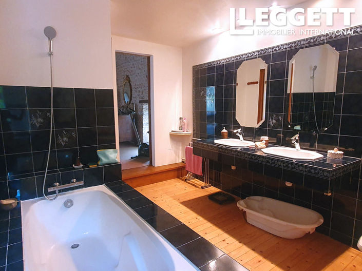 Image No.2-4 Bed House for sale