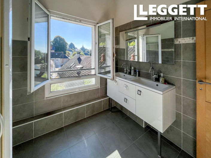 Image No.6-5 Bed House for sale