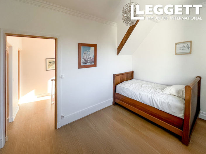 Image No.8-5 Bed House for sale