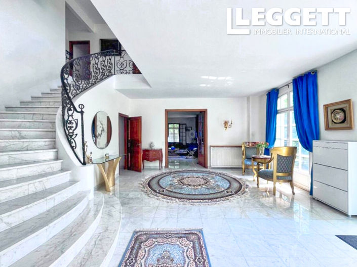 Image No.1-9 Bed House for sale
