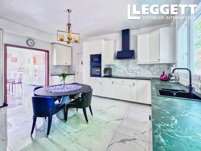 Image No.5-9 Bed House for sale