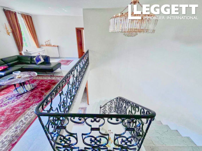 Image No.8-9 Bed House for sale