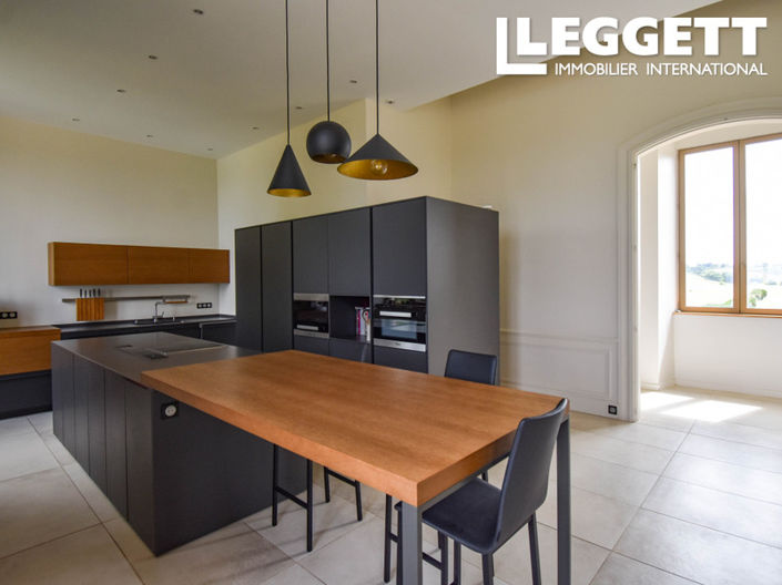 Image No.7-5 Bed House for sale