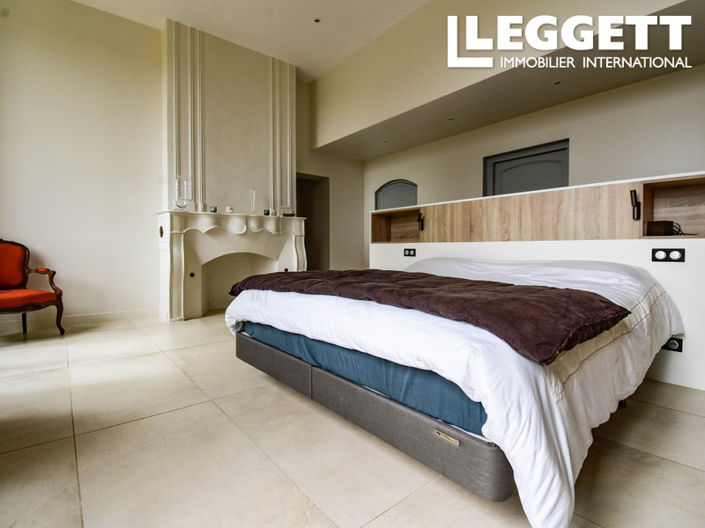 Image No.8-5 Bed House for sale