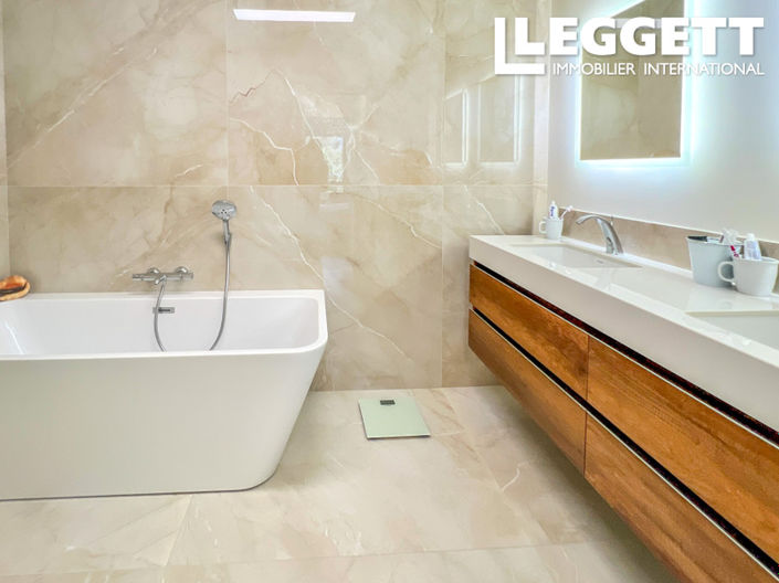 Image No.8-2 Bed Apartment for sale