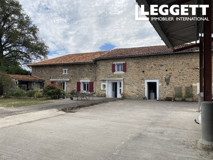 Image No.1-Maison de 7 chambres à vendre à Charente
