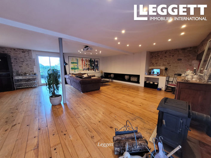 Image No.8-7 Bed House for sale