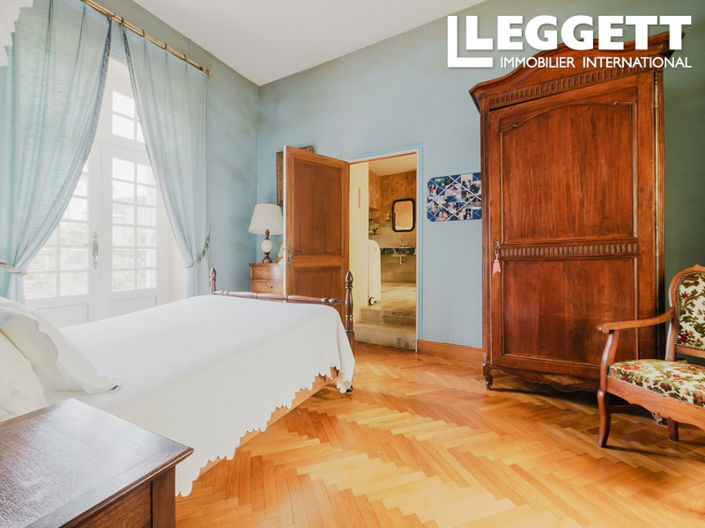 Image No.9-5 Bed House for sale