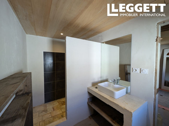 Image No.10-3 Bed House for sale