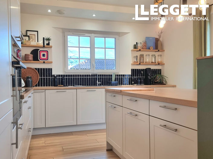 Image No.7-5 Bed House for sale