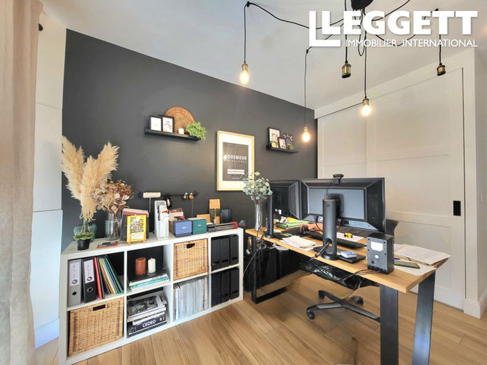 Image No.9-5 Bed House for sale