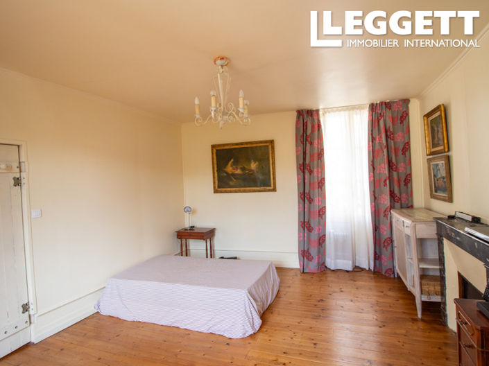 Image No.6-6 Bed House for sale