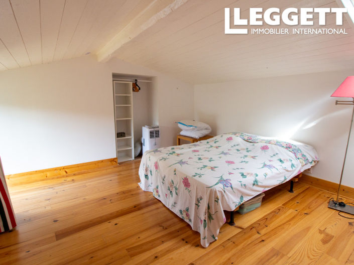 Image No.7-6 Bed House for sale