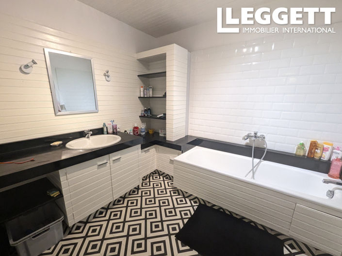 Image No.10-10 Bed House for sale