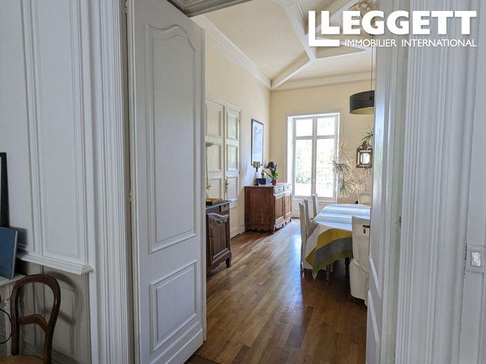 Image No.7-10 Bed House for sale