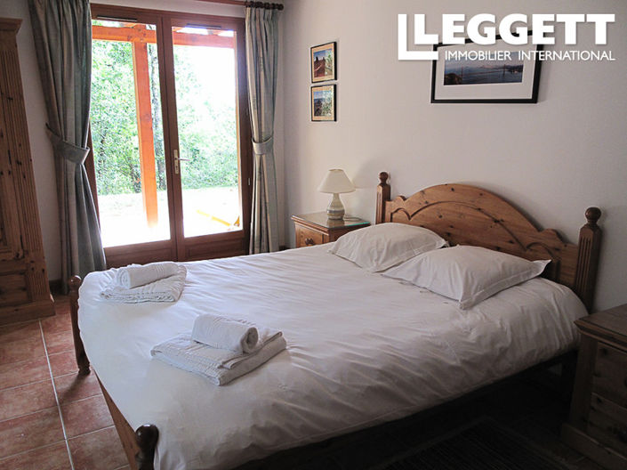 Image No.8-3 Bed House for sale