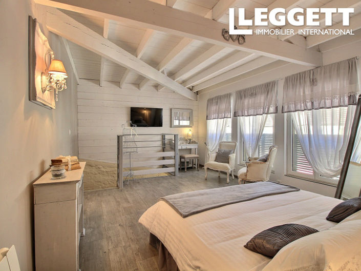 Image No.2-10 Bed House for sale