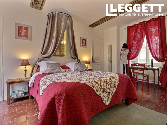 Image No.4-10 Bed House for sale