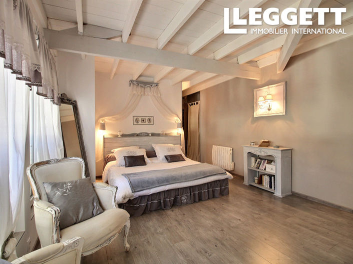 Image No.7-10 Bed House for sale