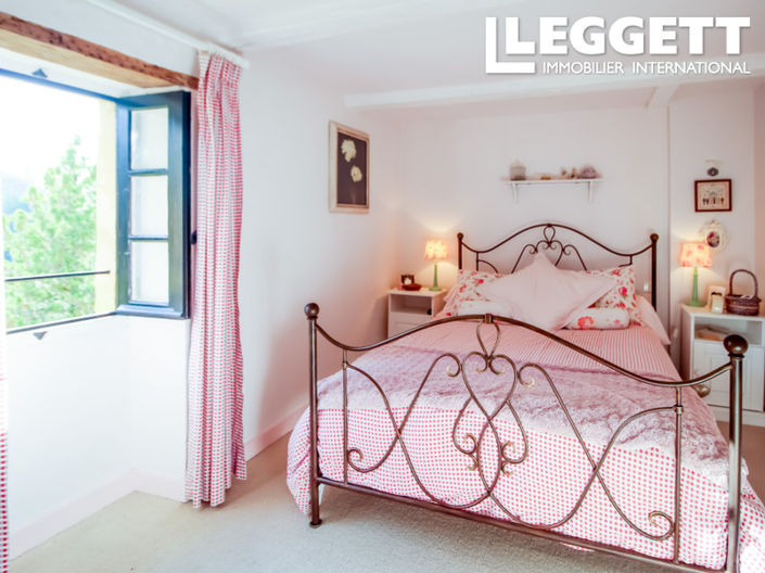 Image No.10-9 Bed House for sale