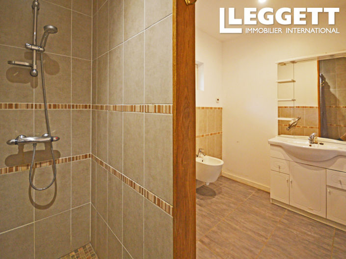 Image No.9-6 Bed House for sale