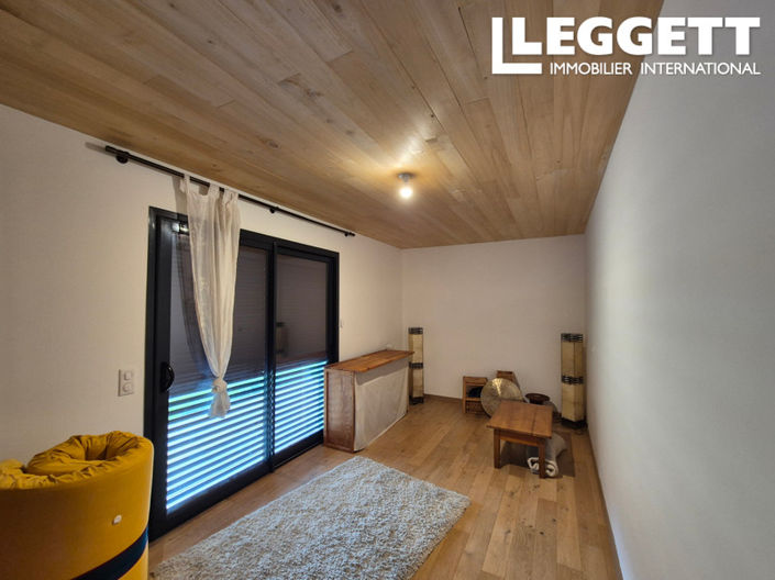 Image No.10-3 Bed House for sale