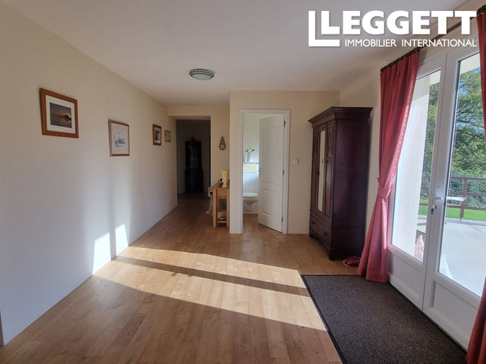 Image No.6-4 Bed House for sale