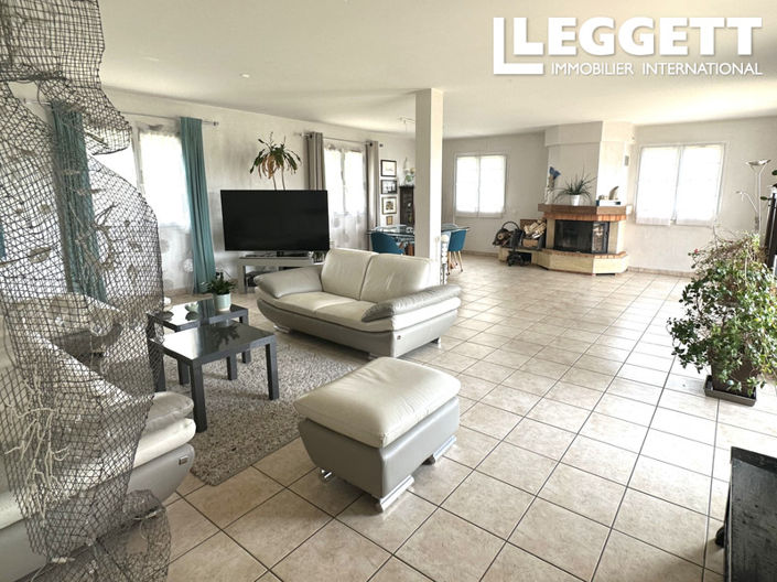 Image No.3-5 Bed House for sale