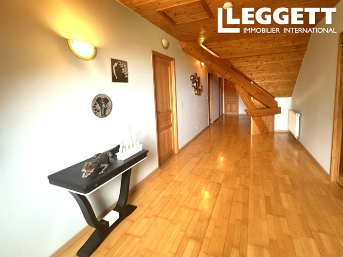 Image No.6-5 Bed House for sale