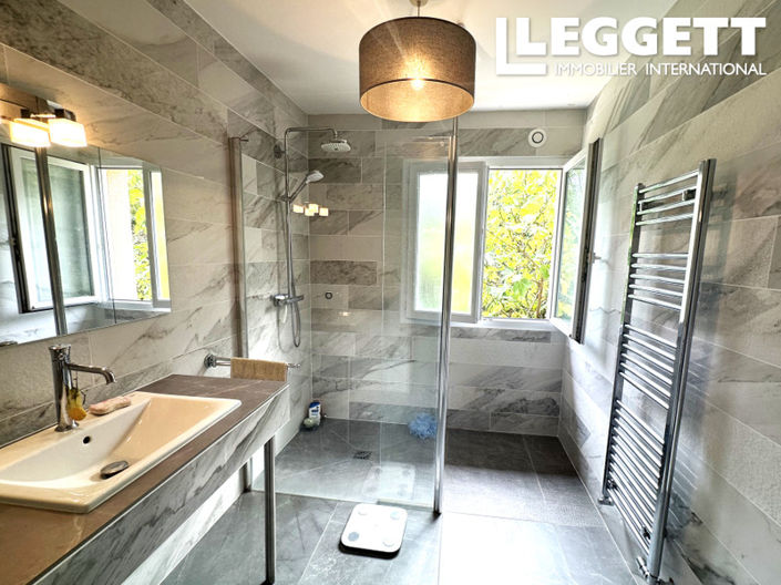 Image No.6-5 Bed House for sale