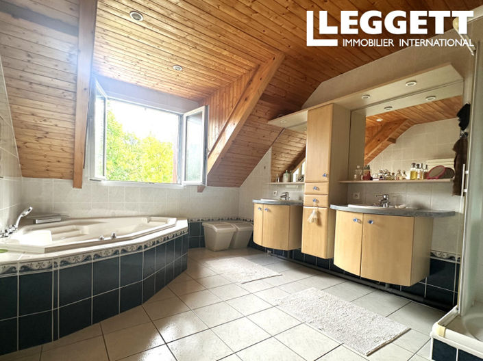 Image No.8-5 Bed House for sale