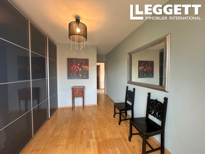 Image No.9-5 Bed House for sale