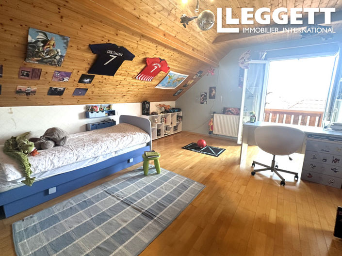 Image No.9-5 Bed House for sale